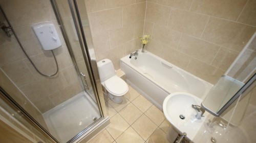 Bath & Shower Room at 11 Broom Street